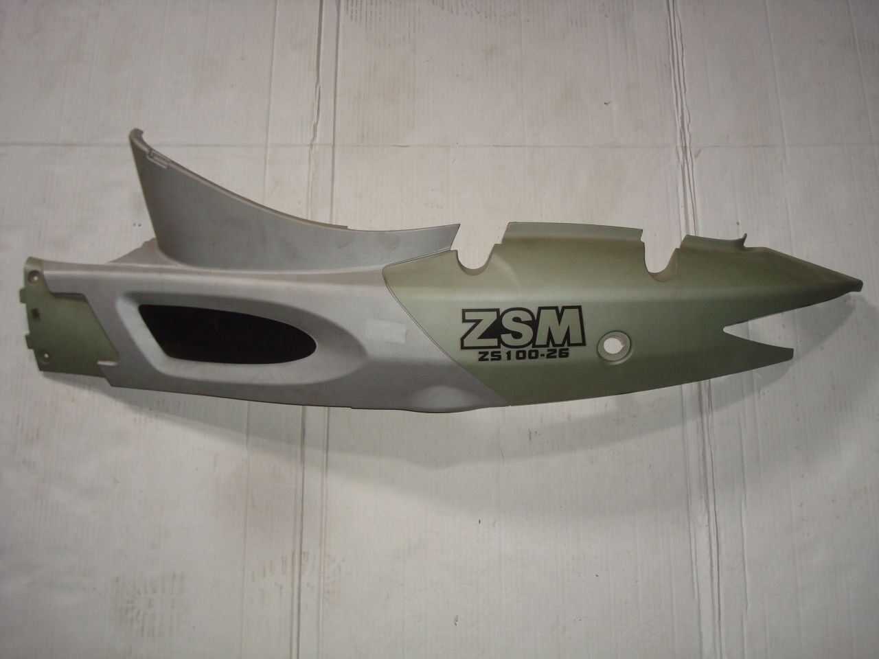 ZS100-26 SELE ALTI KAPAK SOL YEŞİL