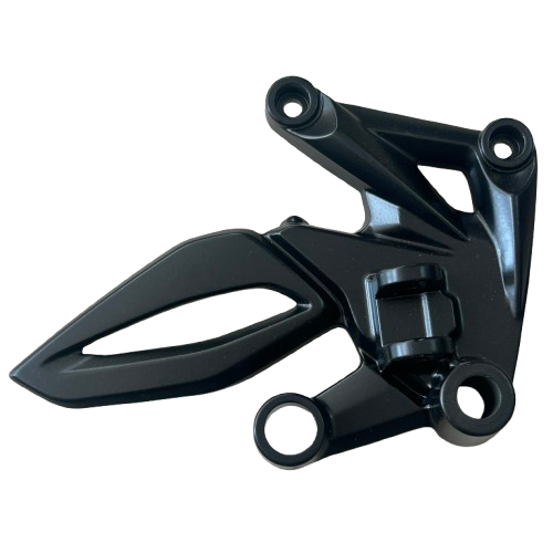 BAJAJ PULSAR RS 200 BASAMAK BRAKETİ ÖN SAĞ SİYAH ORİJİNAL